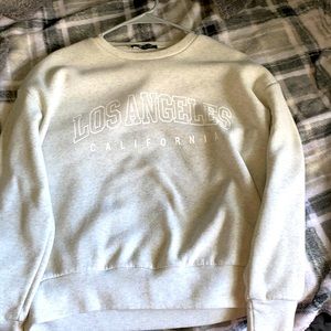 I’m selling this crewneck, it has only been warn ounce and it is very cute.